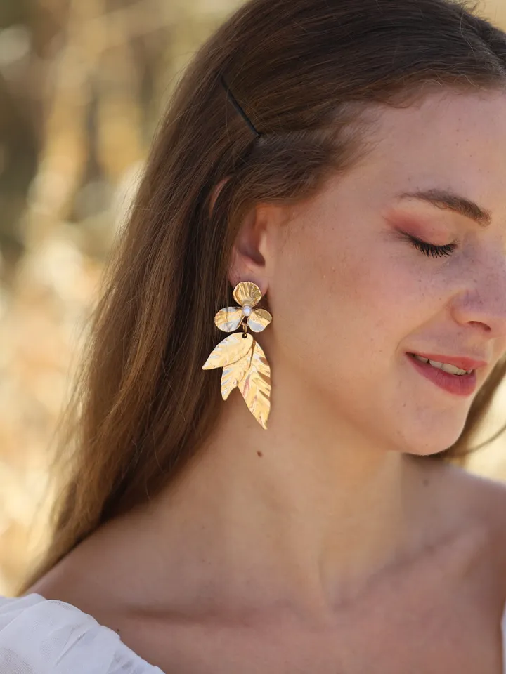 Boho Wedding Earrings For Brides, Leaf Chandelier Statement Bridal Earrings , Floral Statemet Champagne Gold Jewellery, Wedding Jewelry