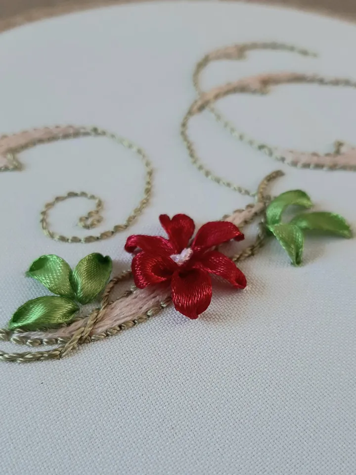 Floral alphabet letter G pdf hand embroidery beginner Flower monogram ribbon embroidery