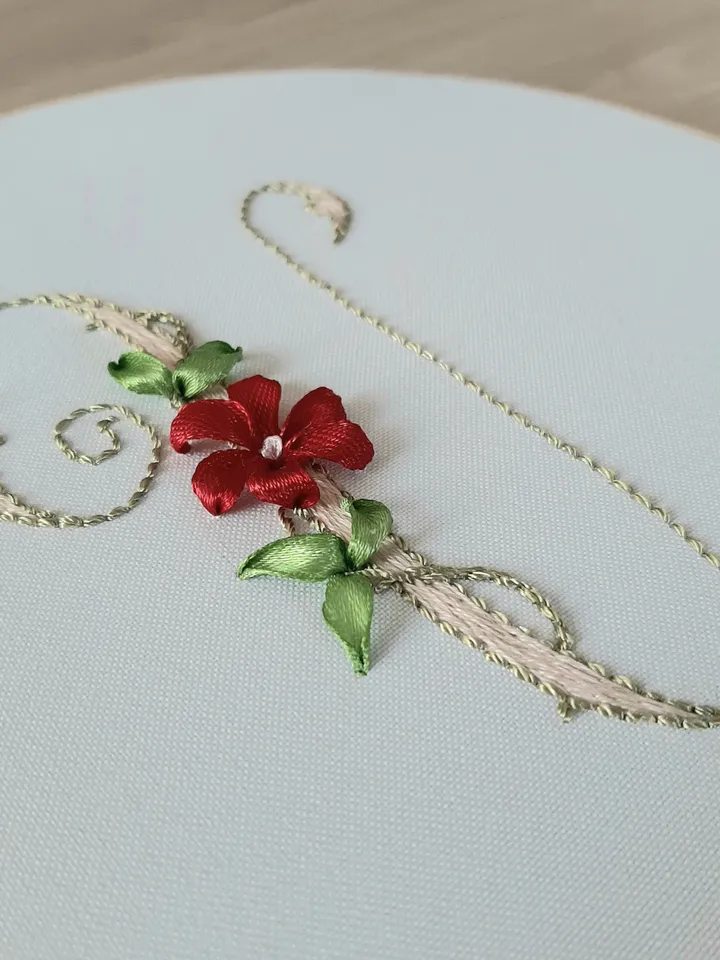 Floral alphabet letter U pdf hand embroidery beginner Flower monogram ribbon embroidery