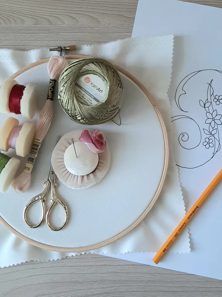 Floral alphabet letter P pdf hand embroidery beginner Flower monogram ribbon embroidery