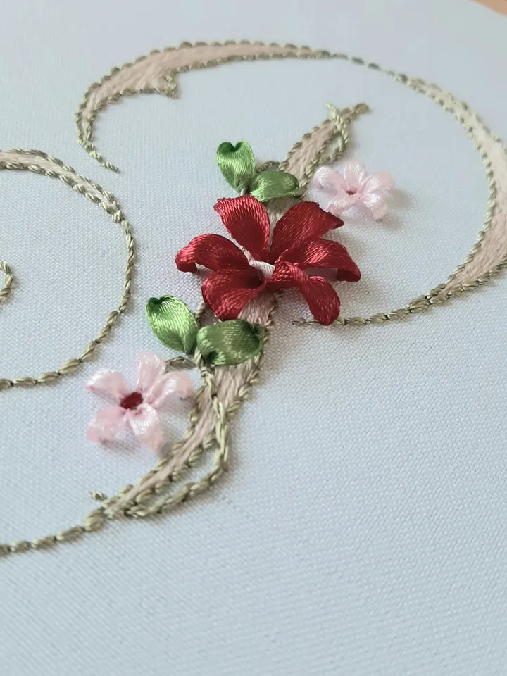 Floral alphabet letter P pdf hand embroidery beginner Flower monogram ribbon embroidery