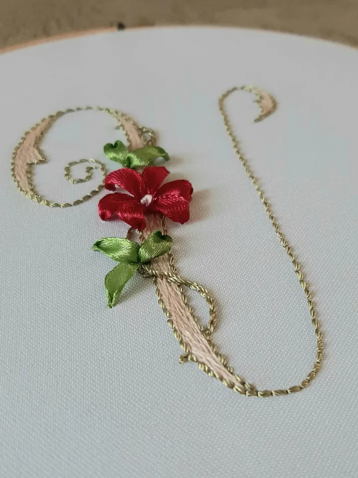 Floral alphabet letter U pdf hand embroidery beginner Flower monogram ribbon embroidery