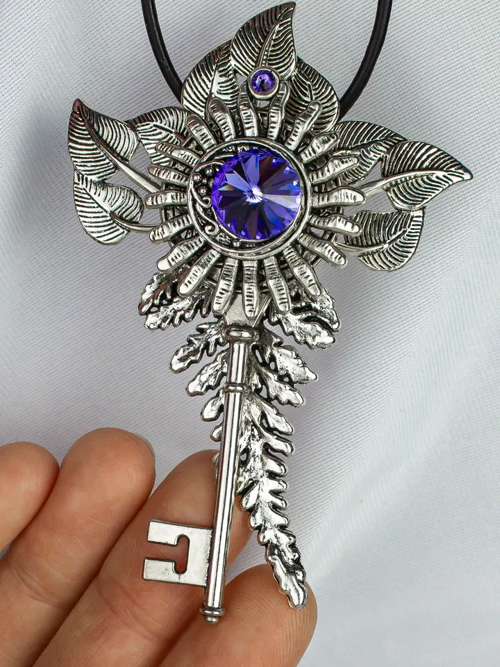 Handmade Key Pendant with Swarovski Crystals – Unique Leaf & Sunflower Design Necklace