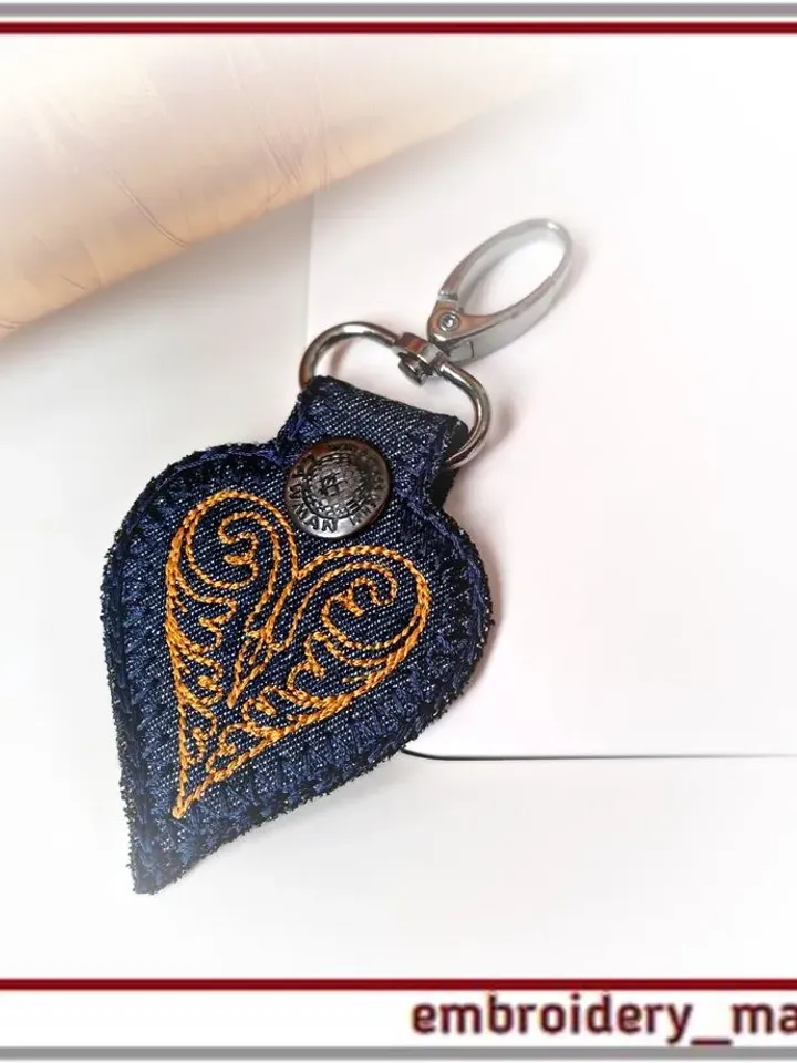 In the hoop embroidery design quilt set from bag, purse and keychain
