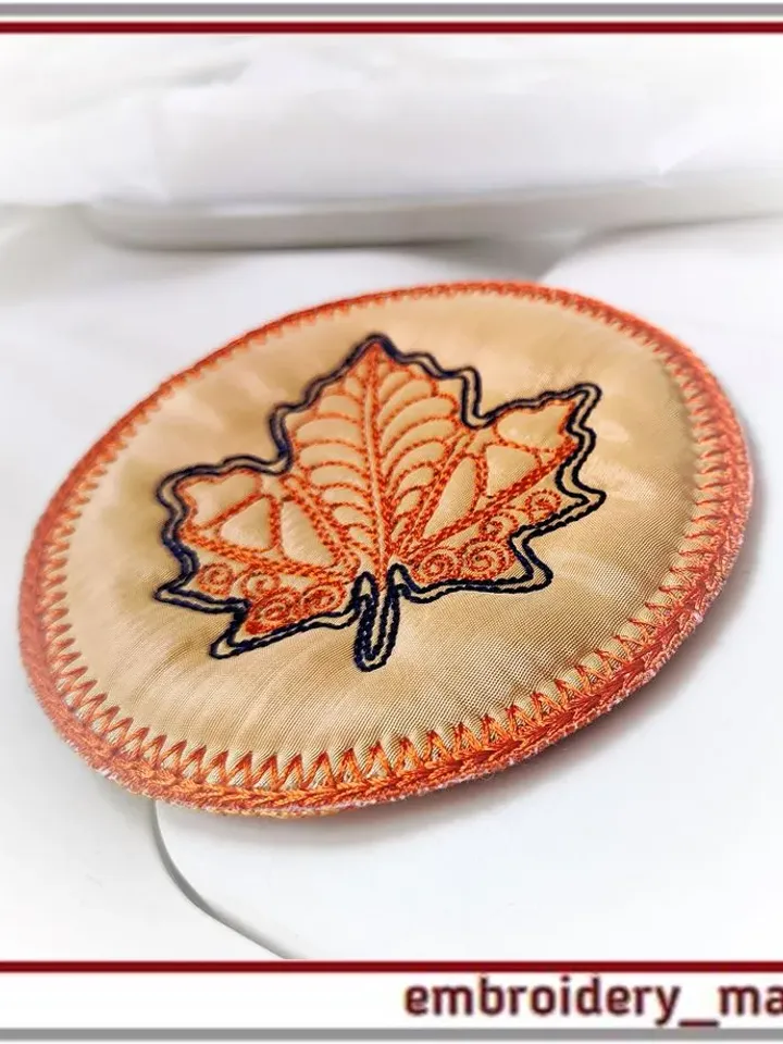 In The Hoop embroidery designs of round napkins-stands with leaves for hot dishes in 3 sizes