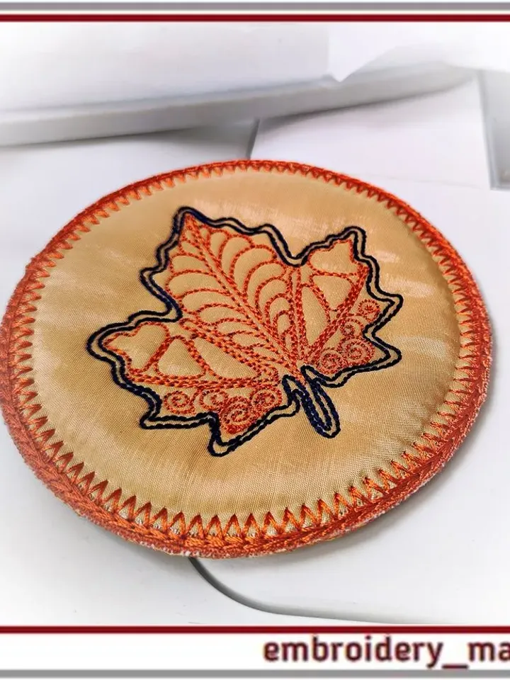 In The Hoop embroidery designs of round napkins-stands with leaves for hot dishes in 3 sizes