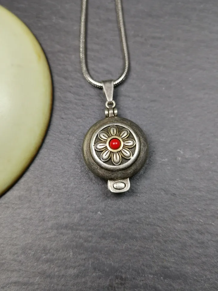 Gandhanra Handmade Antique Silver Gau Ghau Shrine, Flower Pattern Gau Box, Mini Tibetan Buddhist Altar Amulet Necklace