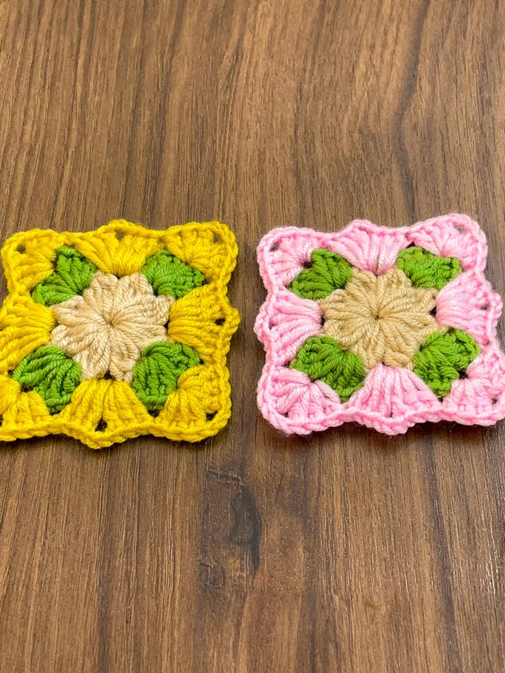 Small Crochet Square Pattern - Beautiful and Easy Granny Squares for Cozy Blankets and Cardigans - Ideal Present for Beginners
