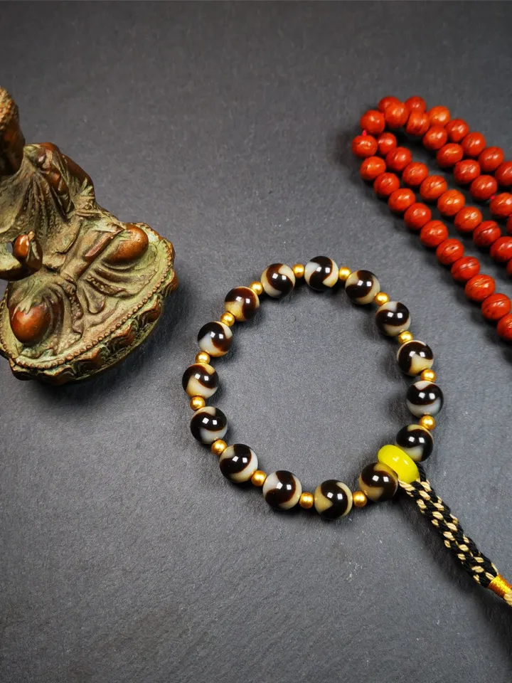 Gandhanra Tibetan Tiger Tooth Dzi Bead Bracelet Mala, 15 Beads,8.6&quot;