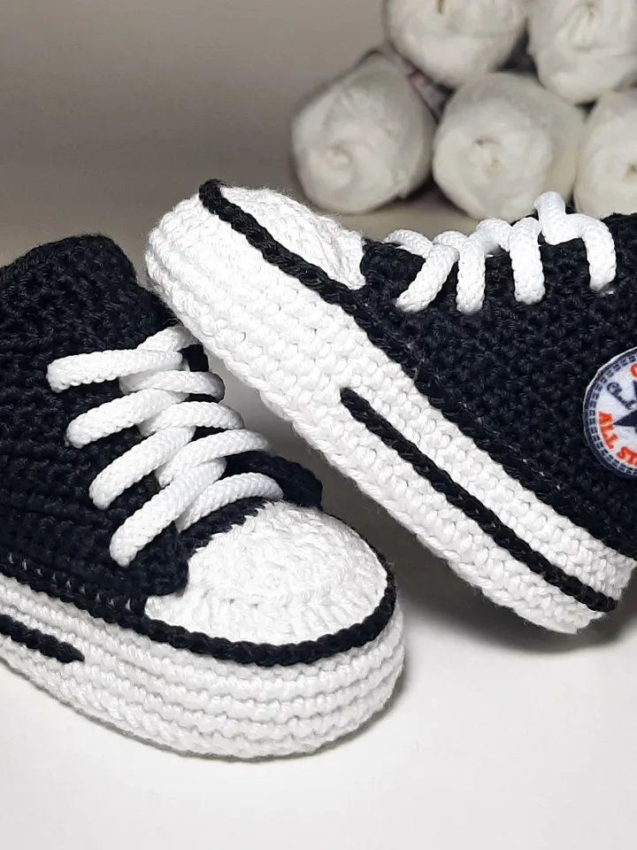 Black baby sneakers crochet, newborn booties, baby gift from dad, postpartum gift, cutie baby shower present