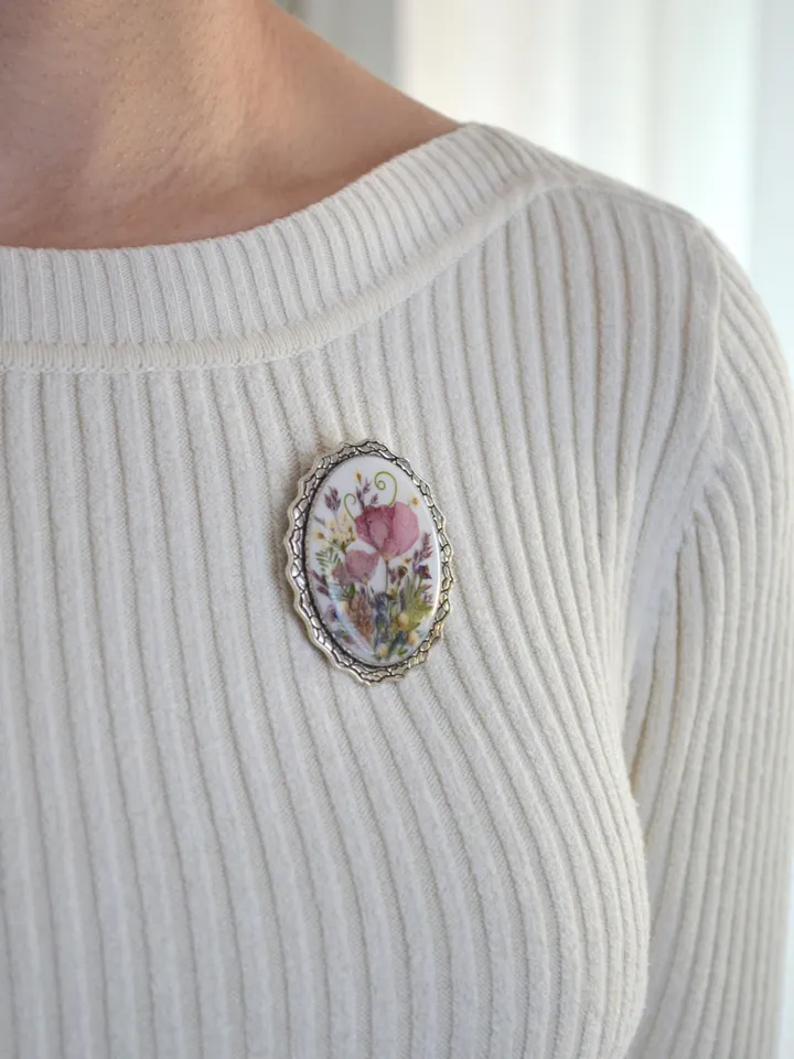 Real Poppy Flower Brooch. Brooch with wildflowers in resin. Summer Brooch.