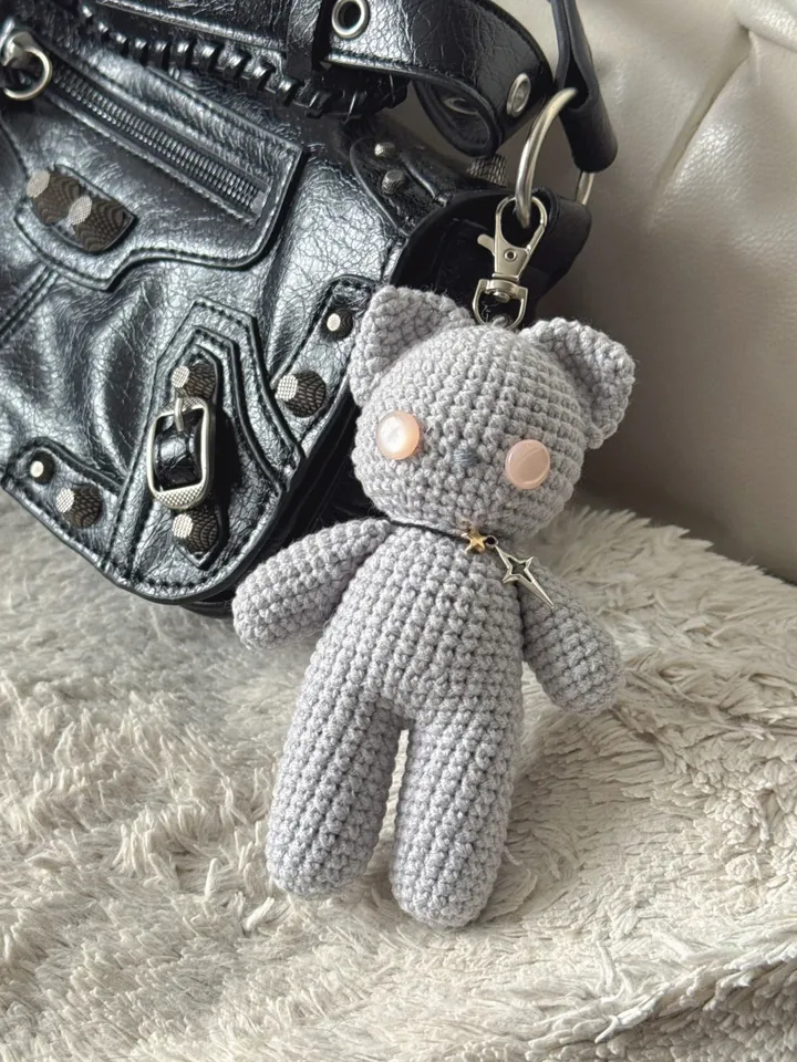 Doll cat crochet pattern, PDF file pattern, US terms, amigurumi keychain crochet pattern