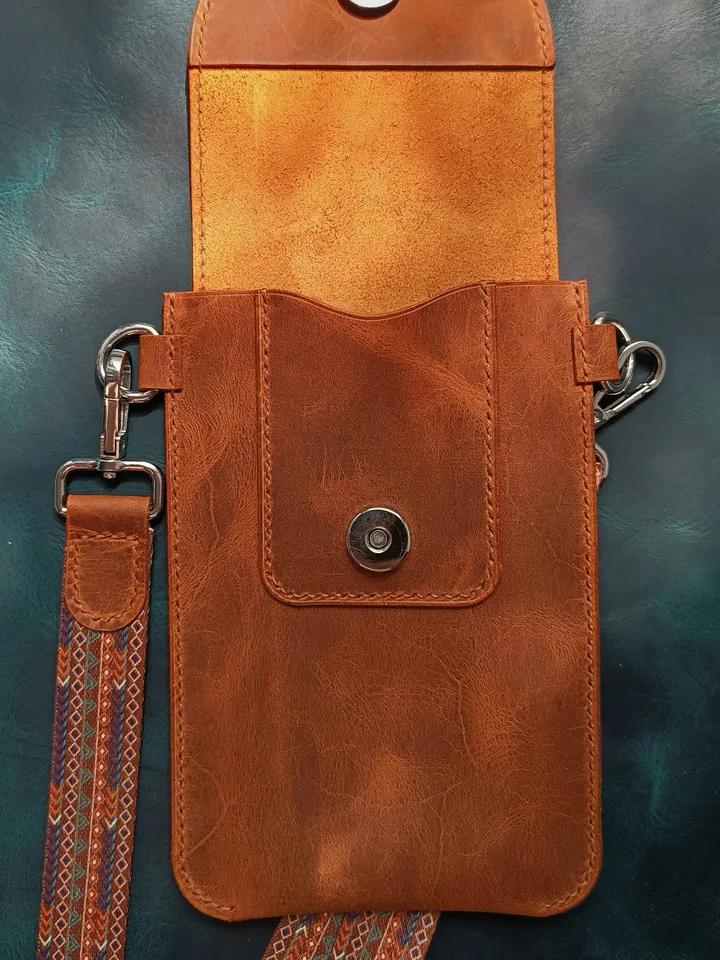 PDF Pattern Phone bag - Pattern of a small women's leather bag in PDF format - Download PDF and video tutorial. Punch pitch 4 mm.