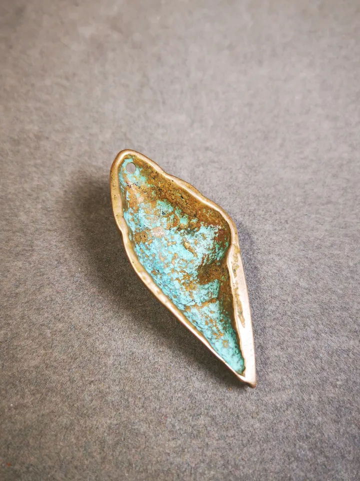 Gandhanra Handmade Small Shankha(Divine Conch) Badge,Tibetan Buddhist Protective Amulet Pendant,Made of Lima Brass