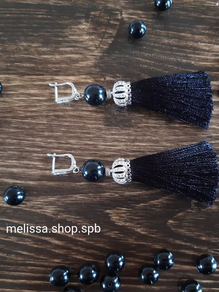 Earrings of the brush