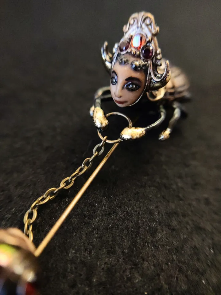 Spider and Fly, Piece with chain, Spider brooch, Hunter and prey