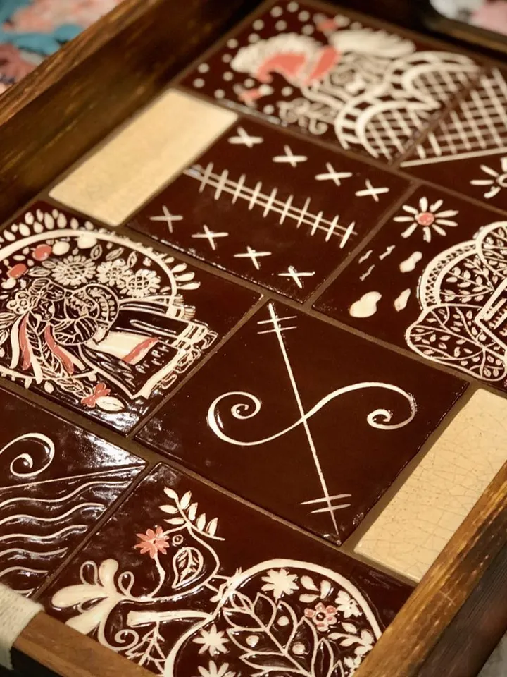 Tray