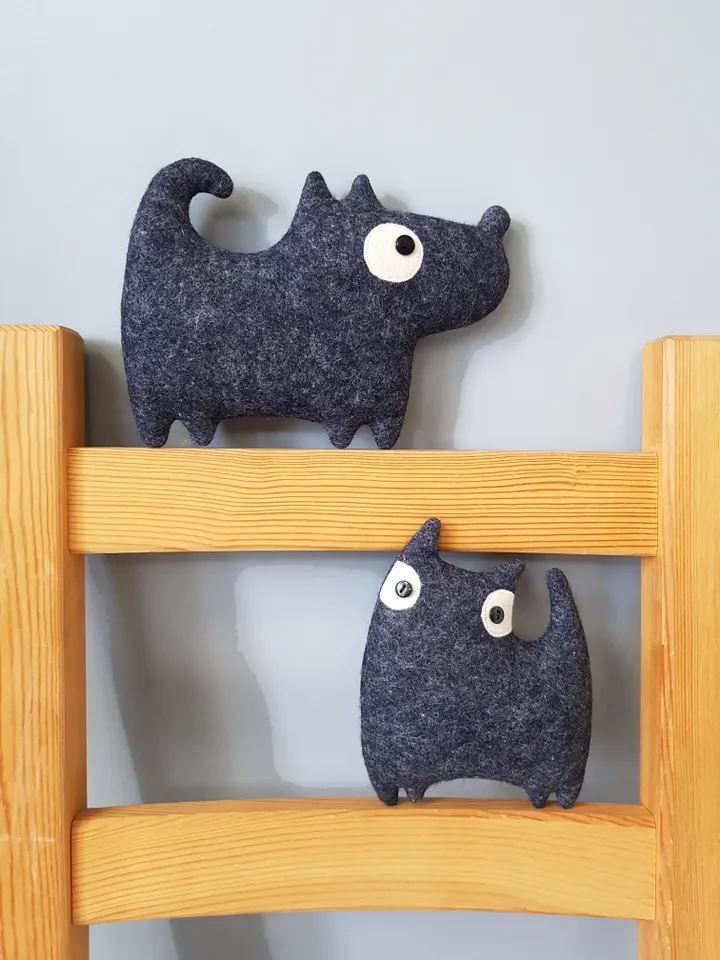 Felt Dog sewing pattern PDF, digital tutorial in english, felt doll sewing diy
