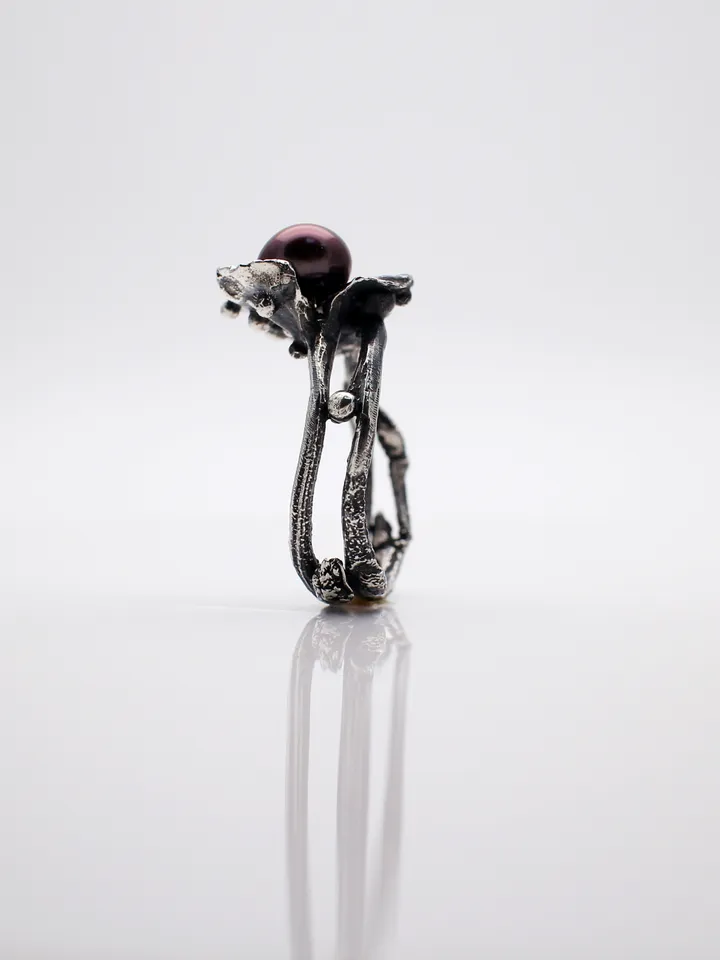 Nature-Inspired Silver Ring with Black Pearl