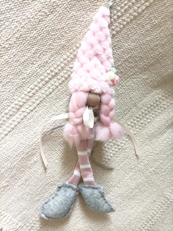 Spring gnome keychain