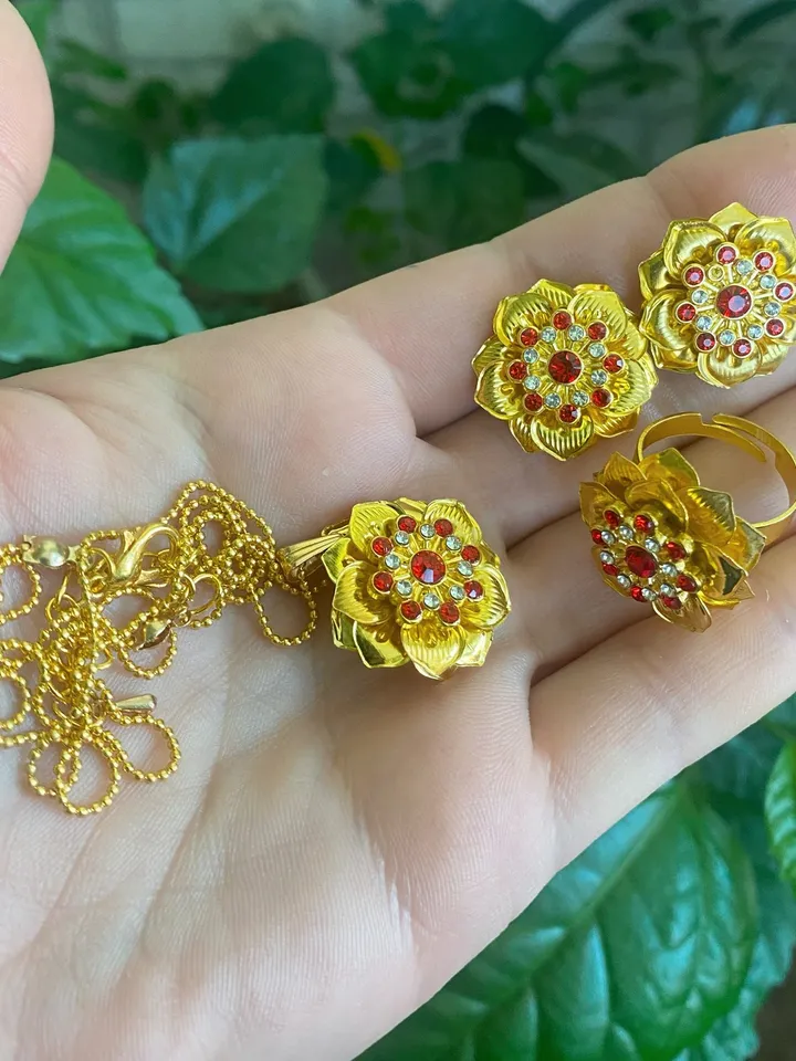 Set of jewelry with red rhinestones. Handmade. Jewelry.