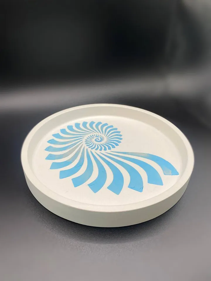 Decorative round tray made of plaster with a pattern
