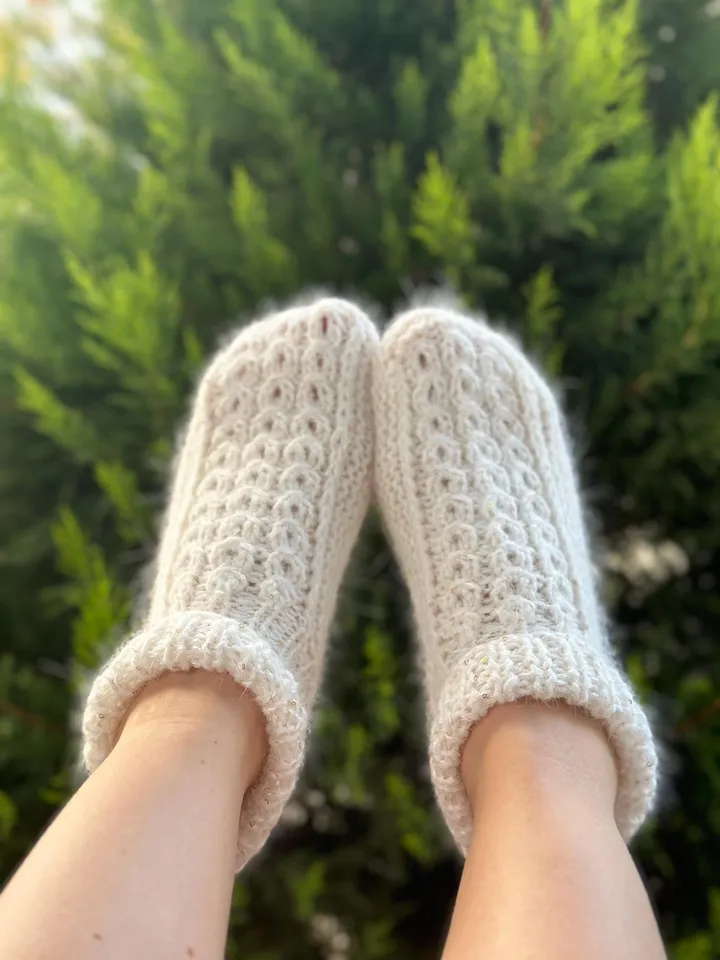 Knitted Slippers Cozy Pattern & Tutorial with photo and video ENG