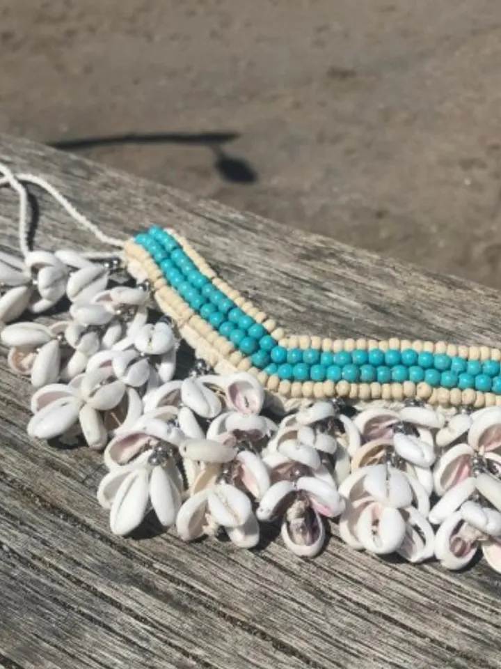 Handmade shell choker necklace macrame, cowrie chocker handmade white turquise, big shell choker, bohemian necklace shells, boho coachella