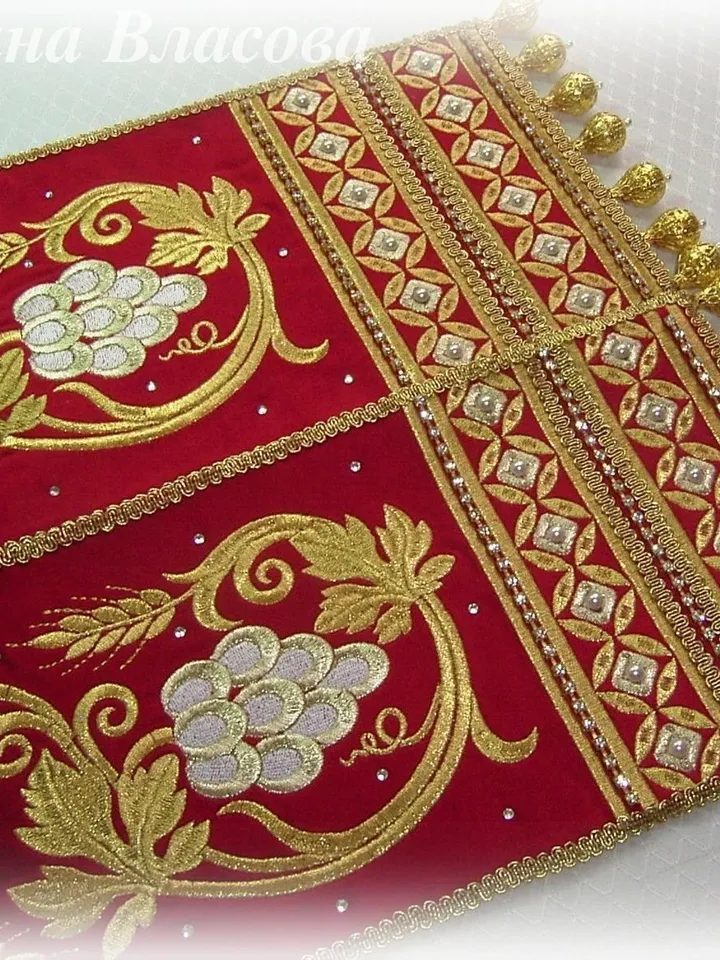 "Grapevine" designs for machine embroidery.