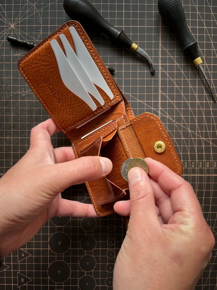 PDF Pattern Classic Bifold Wallet - Download PDF & video TUTORIAL. Punch pitch 4 mm.