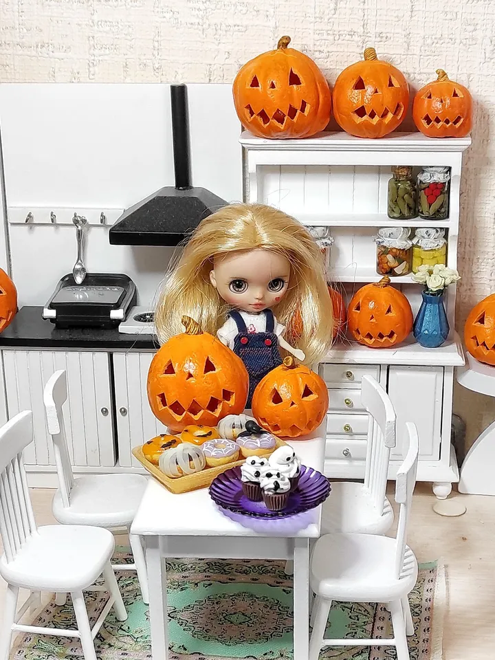 Miniature lantern, pumpkins for dolls, house decor, Halloween pumpkin, gift ideas, pumpkins for dollhouse, miniature