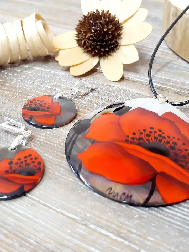 Handmade jewelry sets: Red Poppy Flower • Elegant painted mother of pearl pendant and lightweight shell earrings • Graceful gift for her