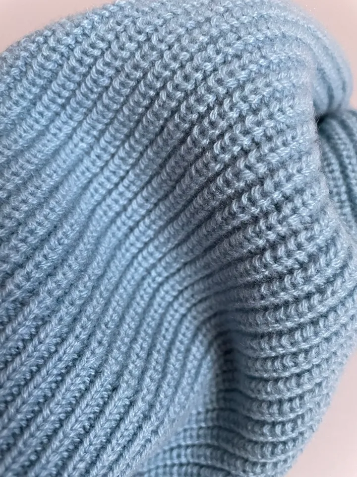 Blue cashmere ribbed hat for women