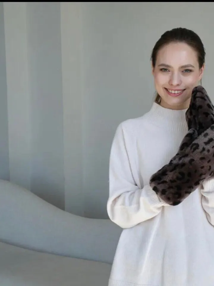 Genuine shearling mittens leopard print / real fur mittens /women gloves animal print / winter gloves / cold weather accessories