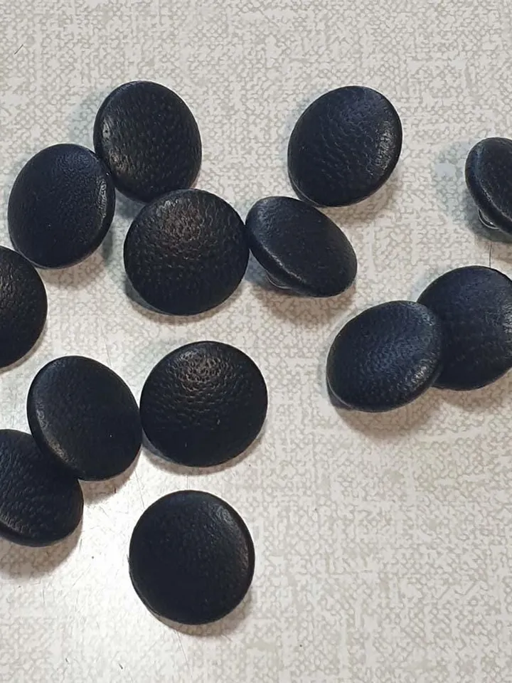 Genuine leather buttons. Round handmade buttons. Used for clothing furniture handicrafts creativity. Diameter 28L 18 mm. White Black buttons