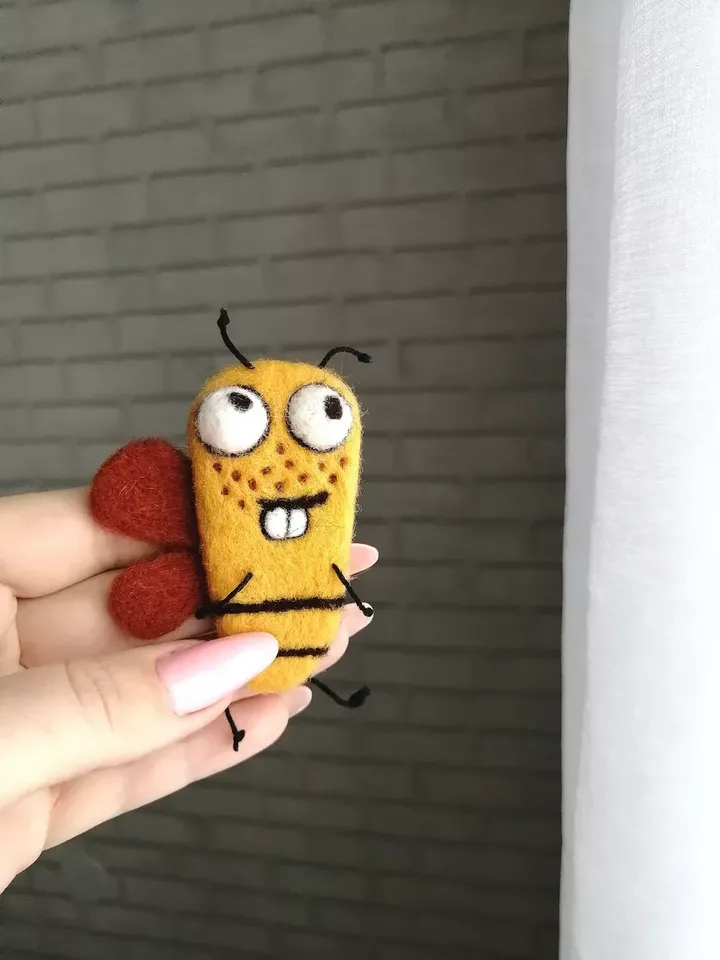 Funny mustard Bee brooch with canopies for a red-haired girl with freckles
