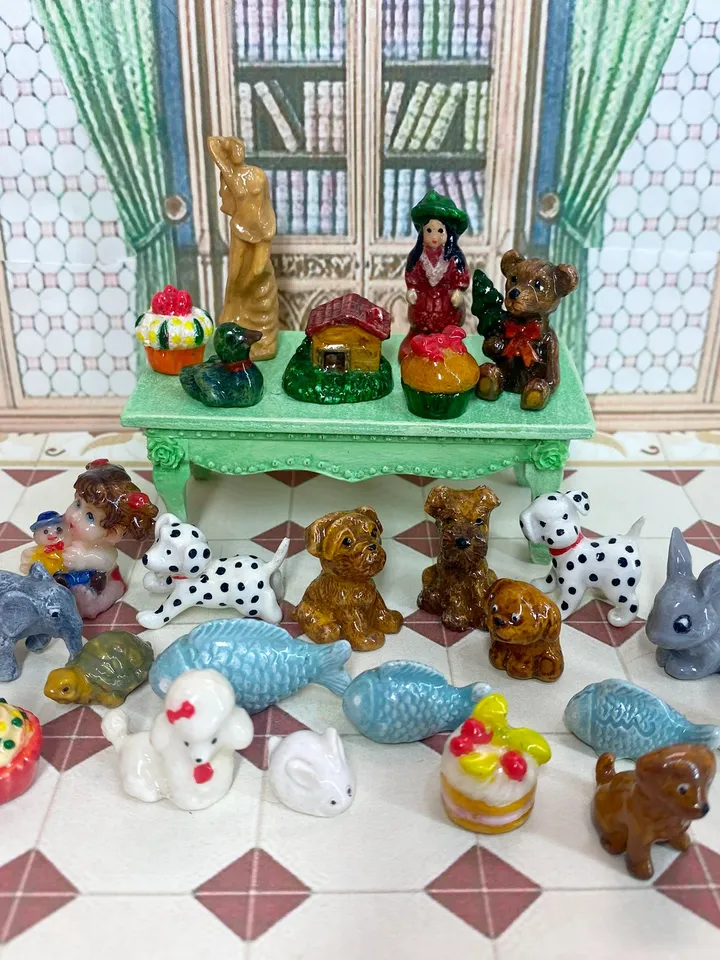 Vintage ceramic figurines for a dollhouse. 1:12. Mini figurines for a doll. Dollhouse accessories. Ceramic fish.