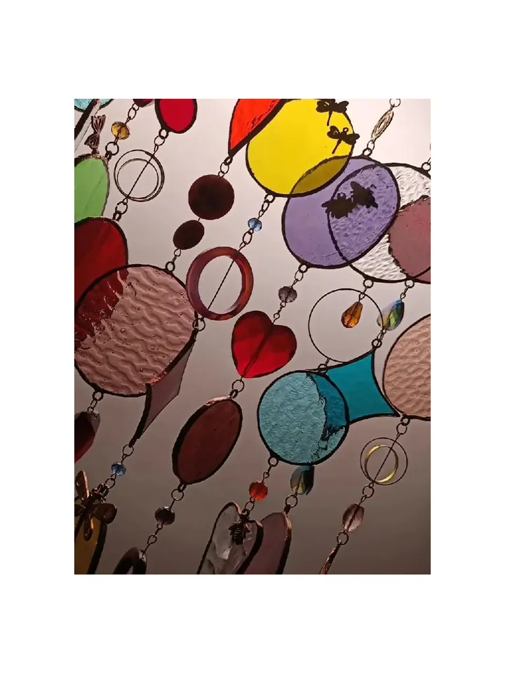 Luxurious Long Agate Garlands, Tiffany Stained Glass Art, Luxurious Agate Garlands, Stained Glass Agate Ornaments, Tiffany-Style Glass and Agate Garland, Artistic Glass Agate Decorations, Handmade Agate and Glass Suncatchers, Long Bohemian Agate Garlands