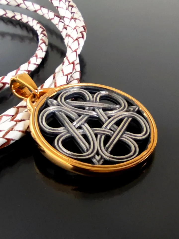 Celtic pendant - Knot of happiness