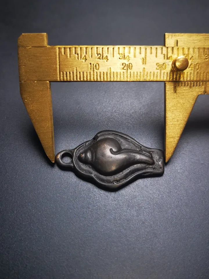 Gandhanra Antique Shankha(Divine Conch) Badge,Tibetan Buddhist Protective Amulet Pendant,Made of Thokcha,60 Years Old