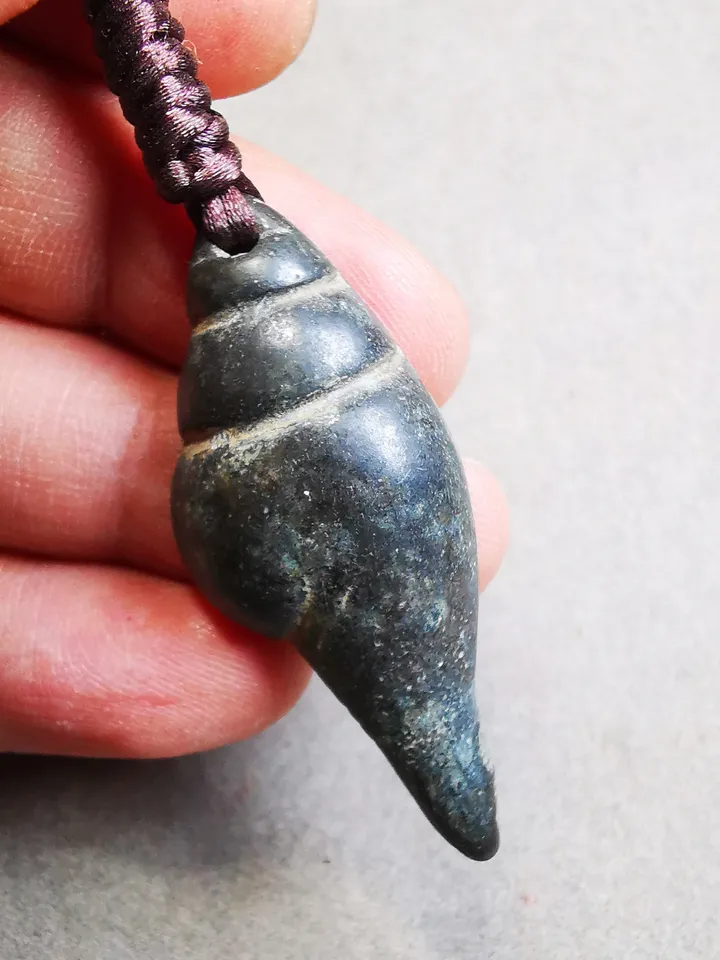 Gandhanra Antique Shankha(Divine Conch) Badge,Tibetan Buddhist Protective Amulet Pendant,Made of Thokcha,60 Years Old