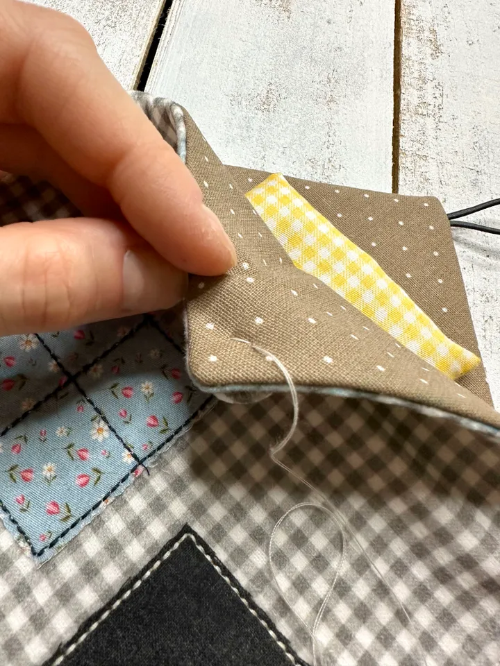 Pattern and tutorial in PDF format toy house for a doll