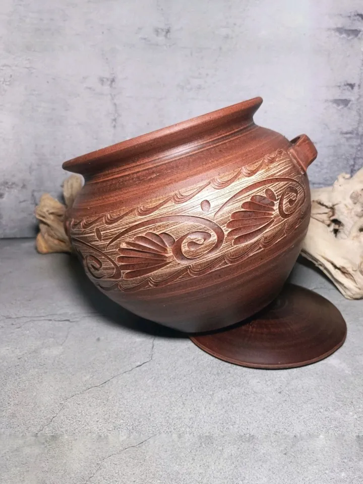 Ceramic casserole 169.07 fl.oz  Handmade with handles and lid, carved pattern