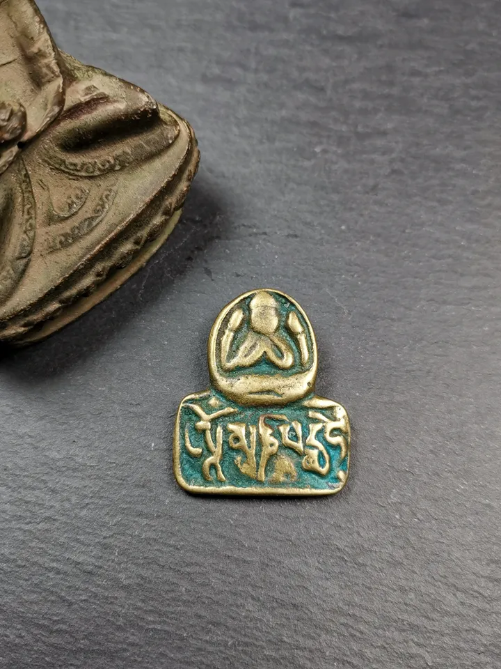 Gandhanra Antique Tibetan Buddhist Amulet,Chenrezig Pendant Badge with Mantra Om Mani Padme Hum,30 Years Old