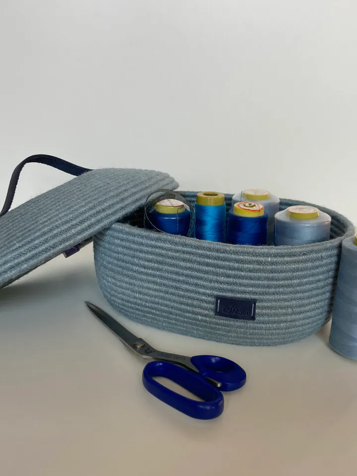 Oval jute basket with leather handle 9.5'' x 6.5''