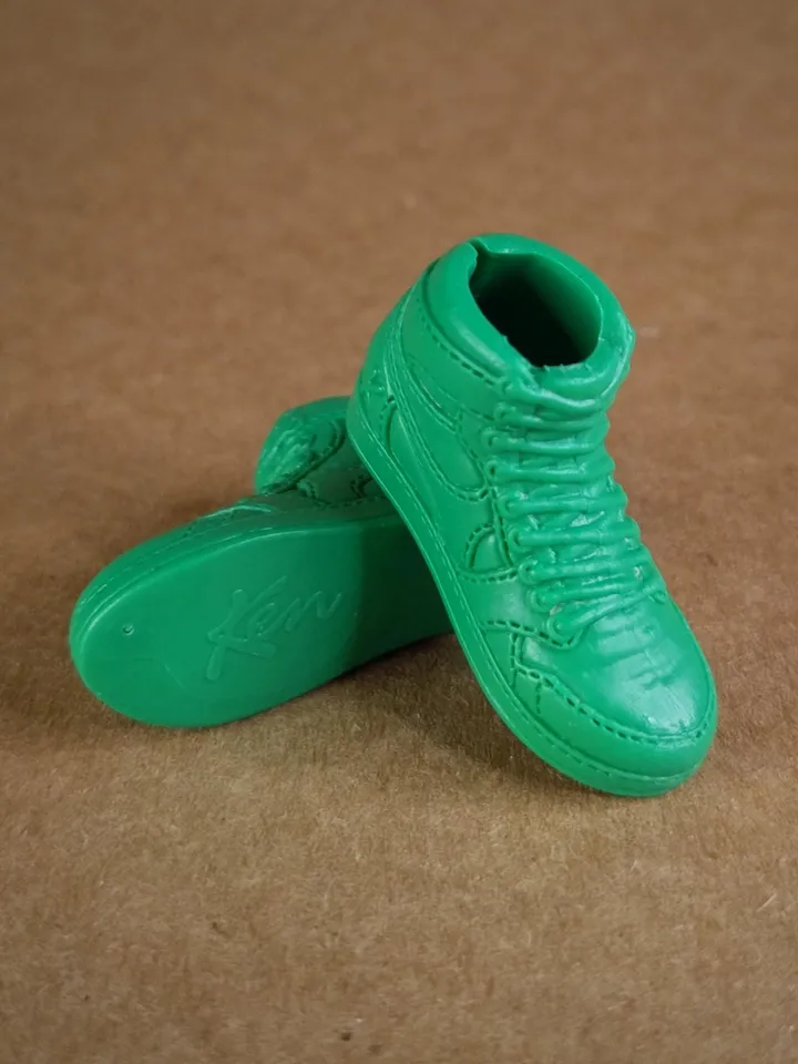 Classic green high top sneakers for 1/6 scale male dolls