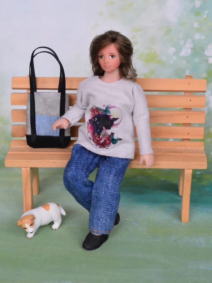 Miniature lady doll in 12th scales