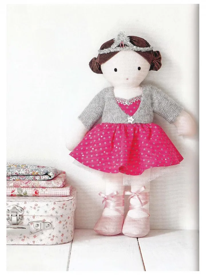 My rag doll: 11 dolls with clothes and sewing accessories
