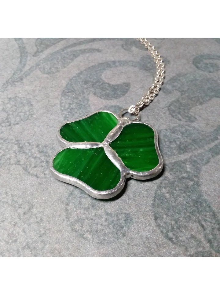 Trefoil, st patricksday, Shamrock leaf, Irish pendant, lucky shamrock, Clover leaf necklace, St Patrick's day plant