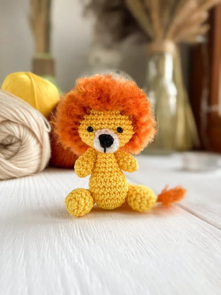 Lion crochet toy pattern, amigurumi mini lion pattern, crochet tutorial, toys for dolls, tiny lion, safari crochet toy